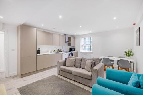 Modern 2 Bedroom Apartments Town Centre Camberley in Camberley