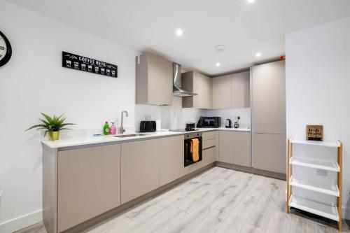 Modern 2 Bedroom Apartments Town Centre Camberley - Camberley