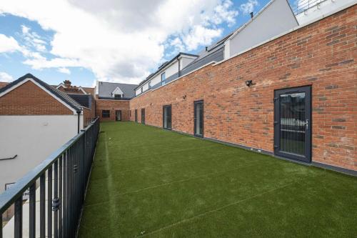 Exterior view, Modern 2 Bedroom Apartments Town Centre Camberley in Camberley