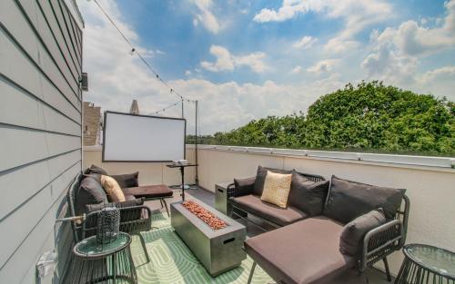 3bd-Rooftop Movie Theater-BBQ-Retro Music Theme-Downtown 8mins in Houston, USA