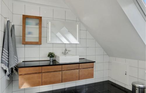 Bathroom, Lovely Home In Aabybro With Kitchen in Gjøl