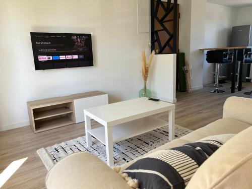Superbe 3 chambres proche lyon et eurexpo parking in โบรน