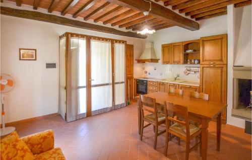 Konyha, Gorgeous Home In Arezzo in Palazzo del Pero