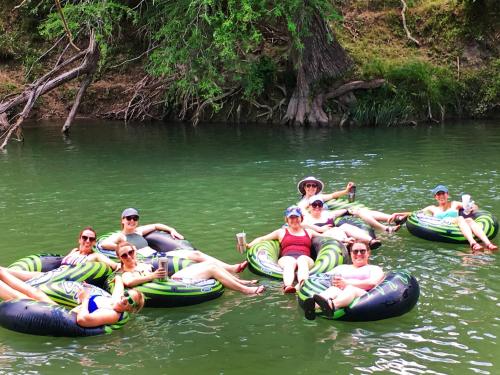 Poco Loco Ranch on the Guadalupe River in Kreutzberg, USA