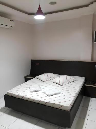 Standard Single Room image 5
