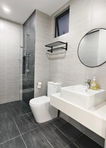 Premium Skyscraper 2-Bedroom Suite in KL - image 13