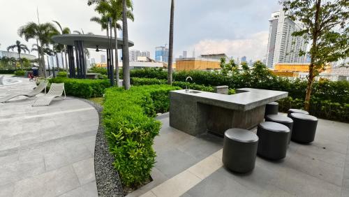 Premium Skyscraper 2-Bedroom Suite in KL - image 9