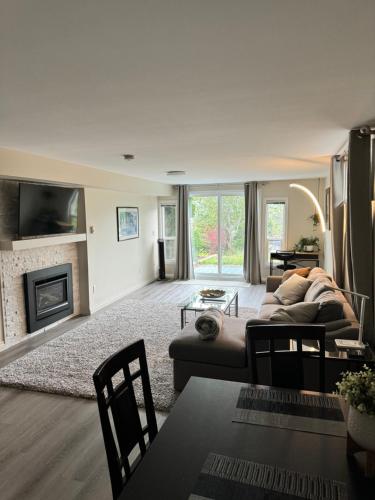 Bright private suite near Departure Bay beach in Nanaimo, Canada