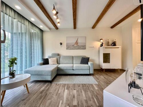 LAKE MOMENTS - Ruby Garden Apartment – khách sạn tại Balatonszemes