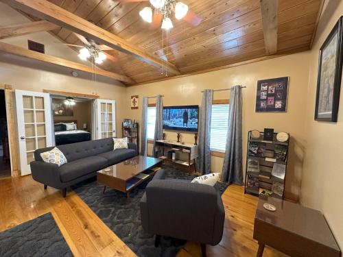 共用Lounge/電視區, Chez Le Fleur in 史葛