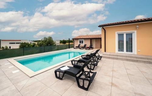 3 bedrooms, 4 beds