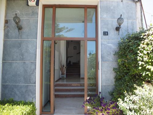 Maria's Apartment Next to Alimos Metro Station in Ilioupoli