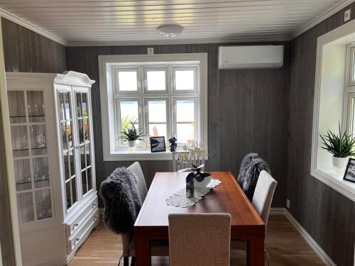 Iekārtas, Fjord house with a private bay, boats and sauna! in Skanevik