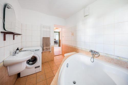 Baño, Chaloupka u Kaštánků (Chaloupka u Kastanku) in Frydstejn
