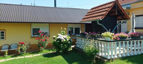 Dobrodošli (Dobrodosli) in 斯維蒂馬丁納穆里