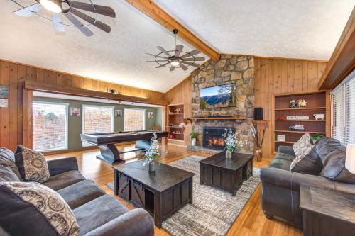 Farmhouse By Stony Brook Cabins in Sevierville, USA