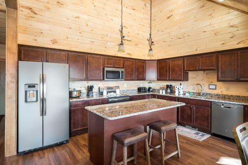 The Bear and Trout by Stony Brook Cabins in Gatlinburg, USA