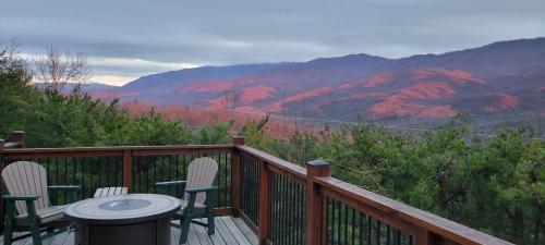 Pinnacle View Lodge by Stony Brook Cabins