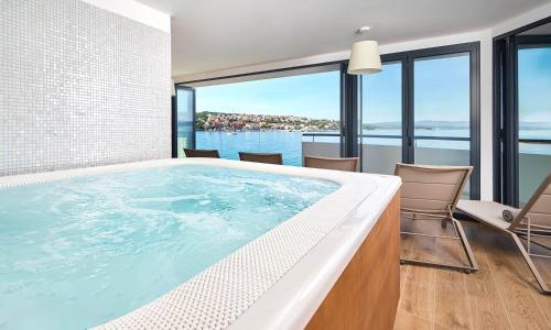 Aminess Atea Camping Resort Mobile Homes (ex Camping Njivice) - image 7