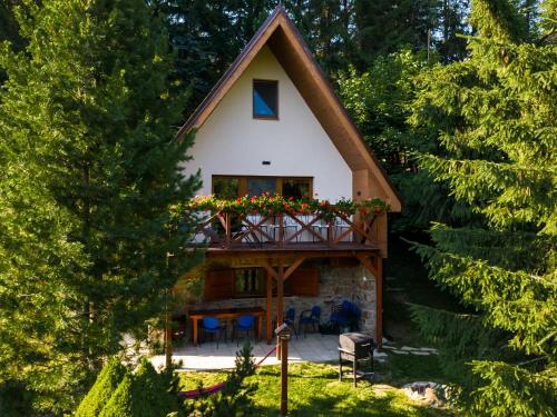 3 bedrooms, 10 beds