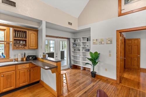 Cozy Townhome Near UF Campus in Gainesville, USA