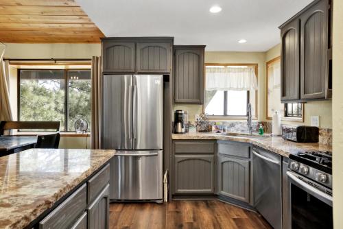 Lazy llama lodge #2150 in Big Bear City, USA