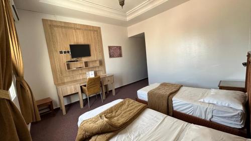 2 twin beds