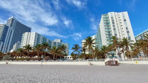 The Tides Apartments on the beach - image 7