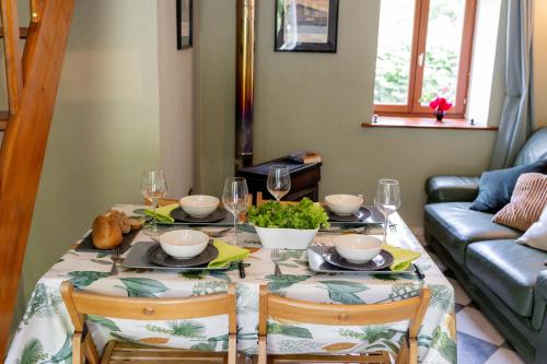 Létesítmények, Gites Libellule at Auberge de l'Arac, Bar, Restaurant in Aleu