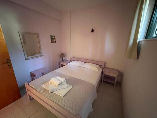 2 bedrooms, 3 beds
