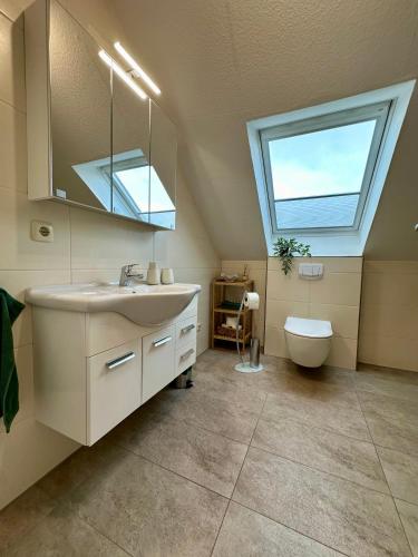 Baño, Familie oder beruflich - 2 Schlafzimmer - 3 Betten - Geräumig - Küche - Gemütlich (Familie oder beruflich - 2 Schlafzimmer - 3 Betten - Geraumig - Kuche - Gemutlich) in Bad Lippspringe