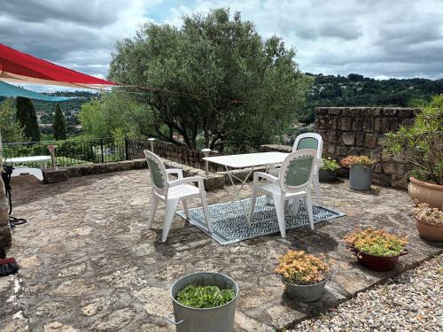 Maison typique Ardechoise in Mercuer
