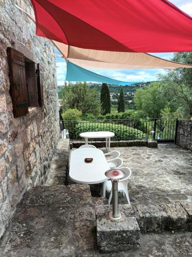 Maison typique Ardechoise in Mercuer