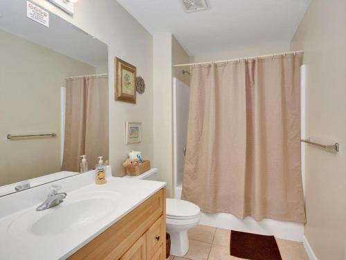 Fountain Motel Townhouse with Shared Pool detail