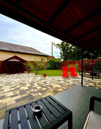 Tahiti Garden Apartman - image 3
