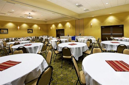 GreenTree Inn and Suites Florence AZ - main image