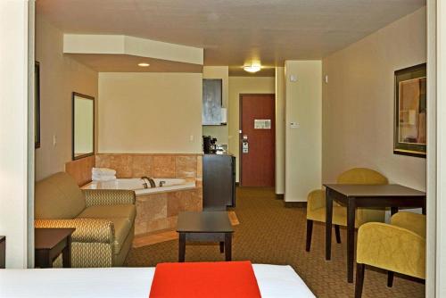 GreenTree Inn and Suites Florence AZ - image 3