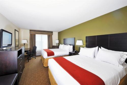 2 queen beds