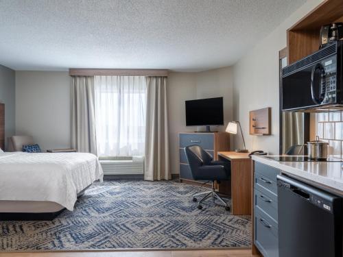 Candlewood Suites Rockford an IHG Hotel - image 11