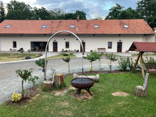 . Usedlost Horka Onšov