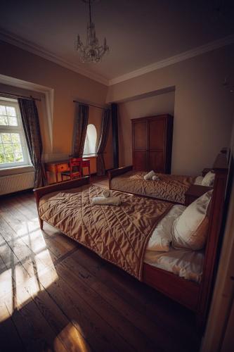 2 twin beds