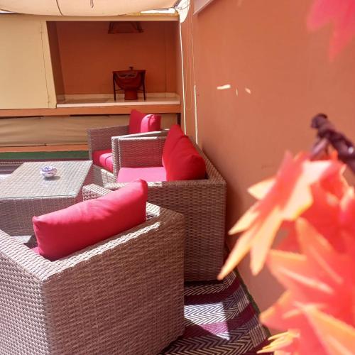 Balcony/terrace, Coin du Ciel- Jacuzzi et Culture in El Khyam 2