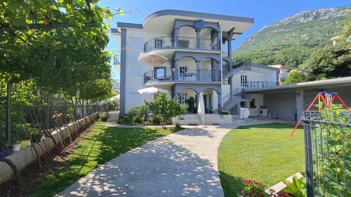 Corovic Apartments