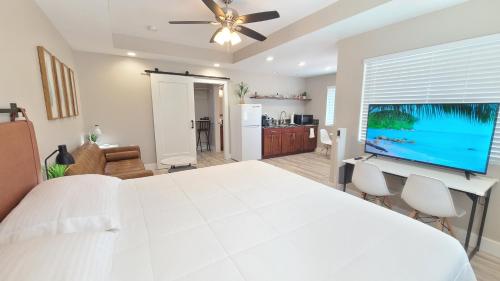 Paradise Park Newly built studio with king bed in Hawaiian Paradise Park (HI)