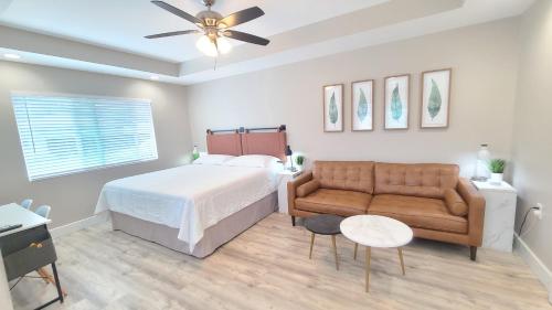 Paradise Park Newly built studio with king bed - Tap to explore photos