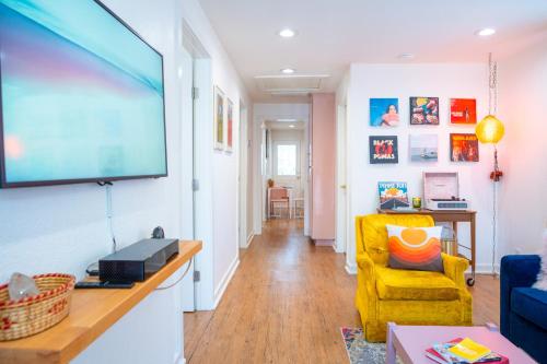 Stylish, Artsy Bungalow Central Eastside in Austin, USA
