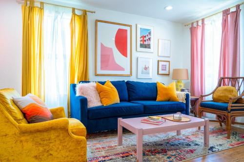 Stylish, Artsy Bungalow Central Eastside in Austin, USA