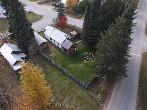 Eleanor Lodge - Entire House in Blue River in บลูริเวอร์ (BC)