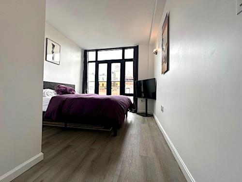 Huge Modern 2 bedroom in Little Italy, New York (photo 5)