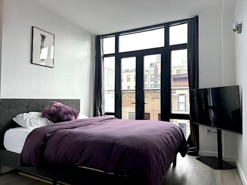 Huge Modern 2 bedroom in Little Italy, New York (photo 6)